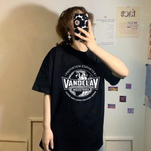Áo phông nữ cotton tay lỡ in logo cách điệu – Felioon